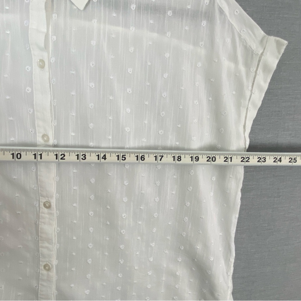 Old Navy White Eyelet Sleeveless Button-Up Shirt Sz Large - Picture 6 of 8